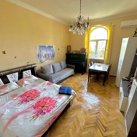 Karson Family Hostel & Guest House Jerevan Buitenkant foto
