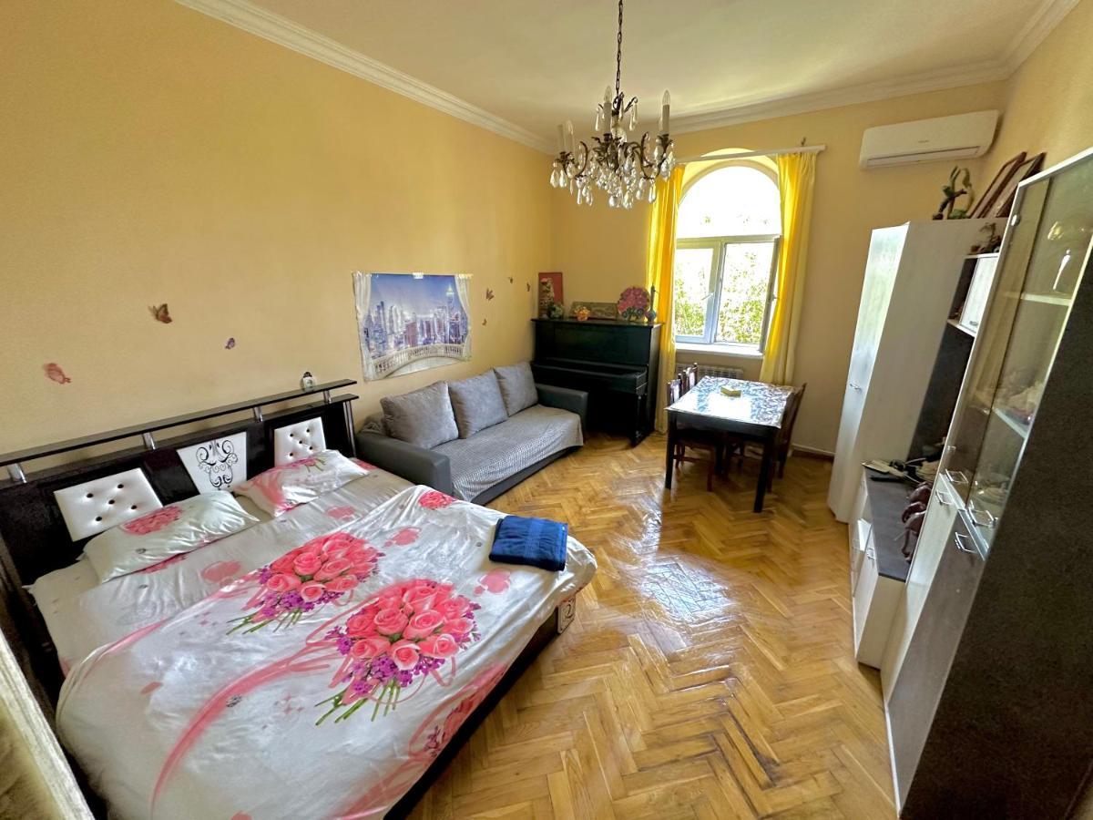 Karson Family Hostel & Guest House Jerevan Buitenkant foto